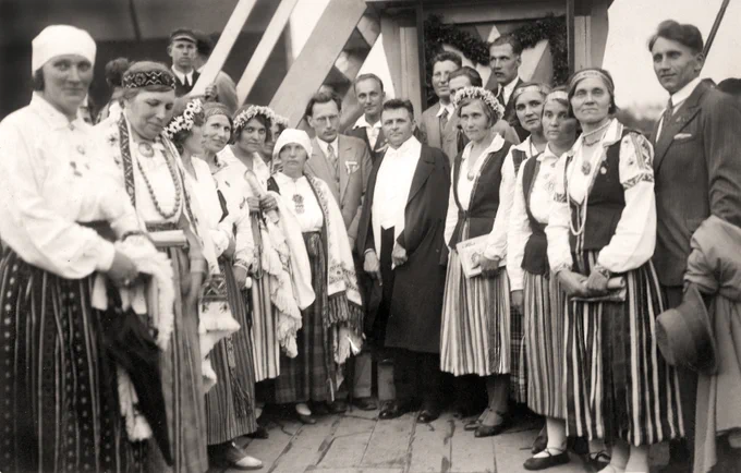 Siguldas kora dalībnieki ar virsdiriģentu Teodoru Reiteru VII Vispārējos latviešu Dziesmu svētkos (1931)
