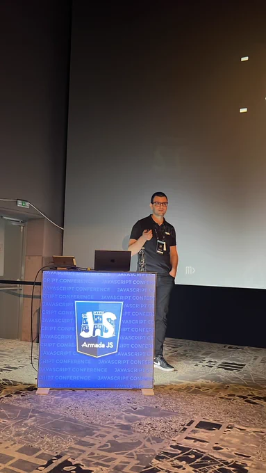 Dragan presenting on the stage