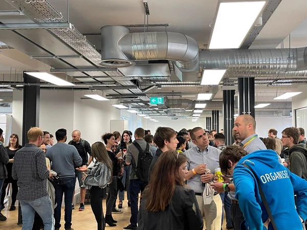 Social chatter at Brum.js meetup, people casually dressed who work in technology chatting over beer/prosecco/soft drinks