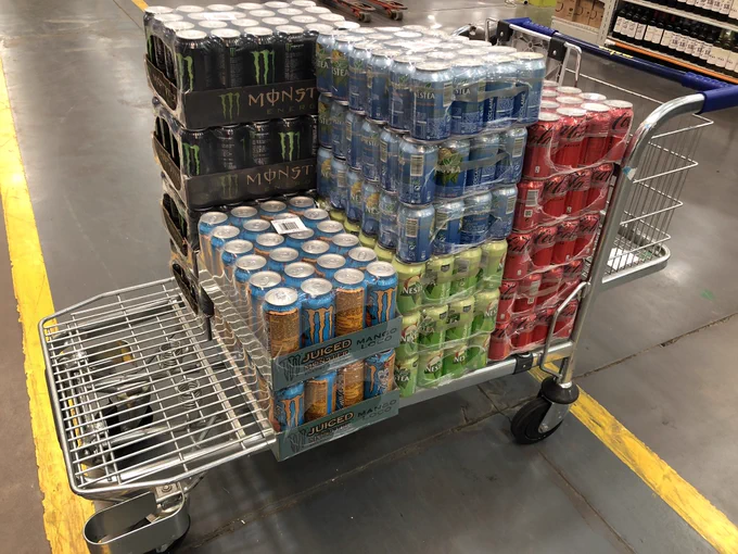 Carro con todas las bebidas que se van a consumir durante el JSDay Canarias 2022