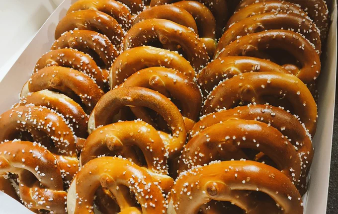 30 bretzels prêts à être engloutis.