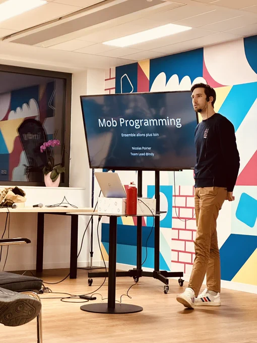 Le speaker lors de son talk sur le mob programming