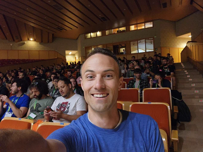 Kent selfie with an audience of developers in an auditorium