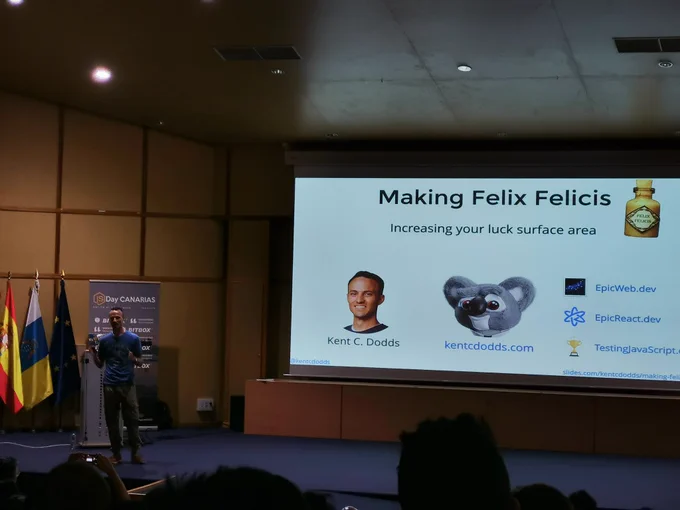 Foto de charla en el JSDayCAN2023 de Ken C Dodds