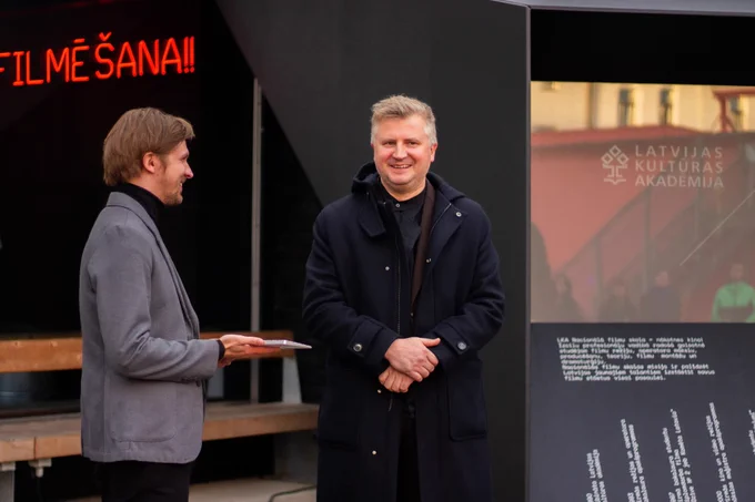 LKA doktorants Kristaps Opincāns un rektors Dāvis Sīmanis