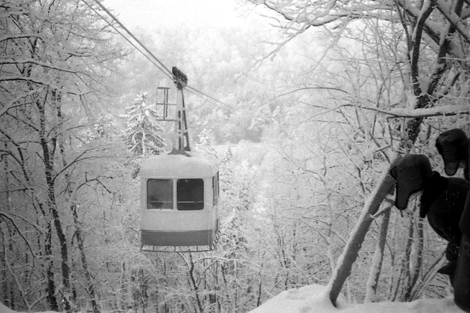 Trosu ceļa stacija Krimulda - Sigulda atklāšanas pasākums 1969. gada 3. janvārī. Pilsētas iedzīvotāji gaida vagoniņa pirmo reisu no Siguldas uz Krimuldu. Foto: G. Puķītis