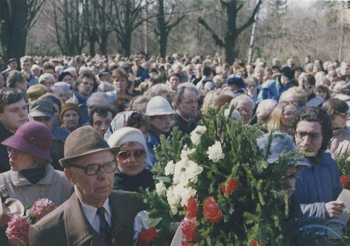  Gunāra Astras izvadīšana. 1988. gada 19. aprīlis. Fotogrāfs nezināms. LNVM krājums.