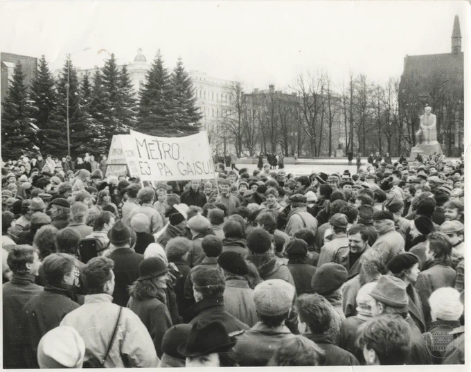 Vides aizsardzības kluba mītiņš "Metro - NĒ!". 1988. gada 27. aprīlis. Fotogrāfs Ģirts Ozoliņš. LNVM krājums.