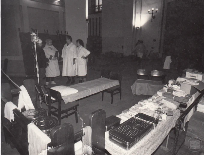 Medpunkts Doma baznīcā. Rīga. 1991. gada janvāris. Fotogrāfe Anita Preijere.