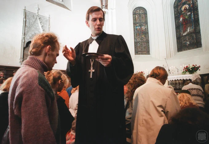 Latvijas Tautas frontes dibināšanai veltīts dievkalpojums Doma baznīcā Rīgā. 1988. gada 9. oktobris. Fotogrāfs Leons Balodis. LNVM krājums.