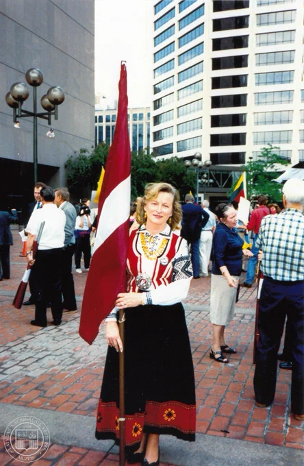 Baltiešu demonstrācija par neatkarības atjaunošanu Latvijā, Lietuvā un Igaunijā Mihaila Gorbačova vizītes laikā Minesotā. 1990. gada 3. jūnijs. Marijas Skutānes Netz arhīvs. LNVM krājums.