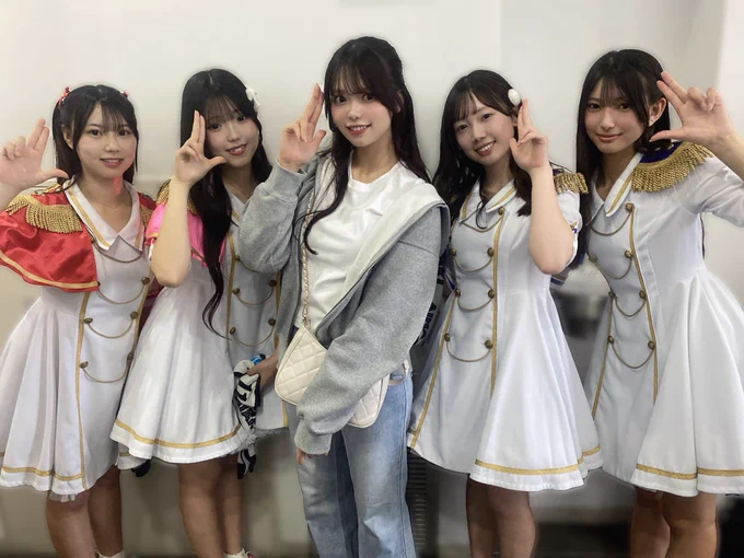 左から
もかちゃん❤️
さきちゃん🩷
私
あいなちゃん💜
あやかちゃん💙