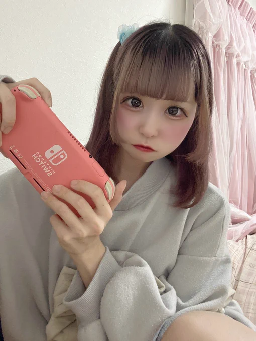 ガンガンの冷房の下、もこもこの裏起毛です。

そして最近マジでゲームをやってなくて久々にやったらぼろ負け人生。ああ人生。

いつかみんなでゲームしたい。リコリスゲーム大会。