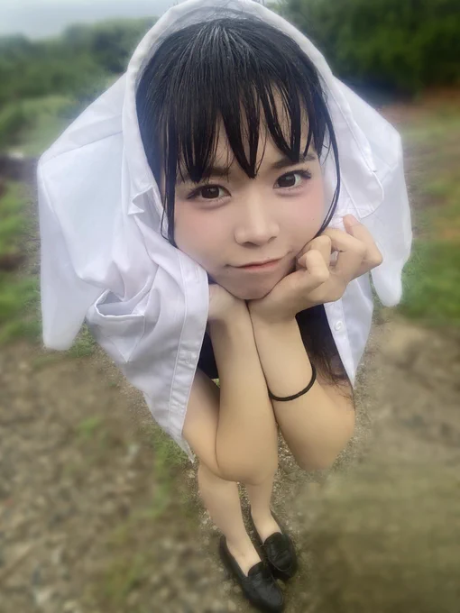 シャツとローファーで察してください